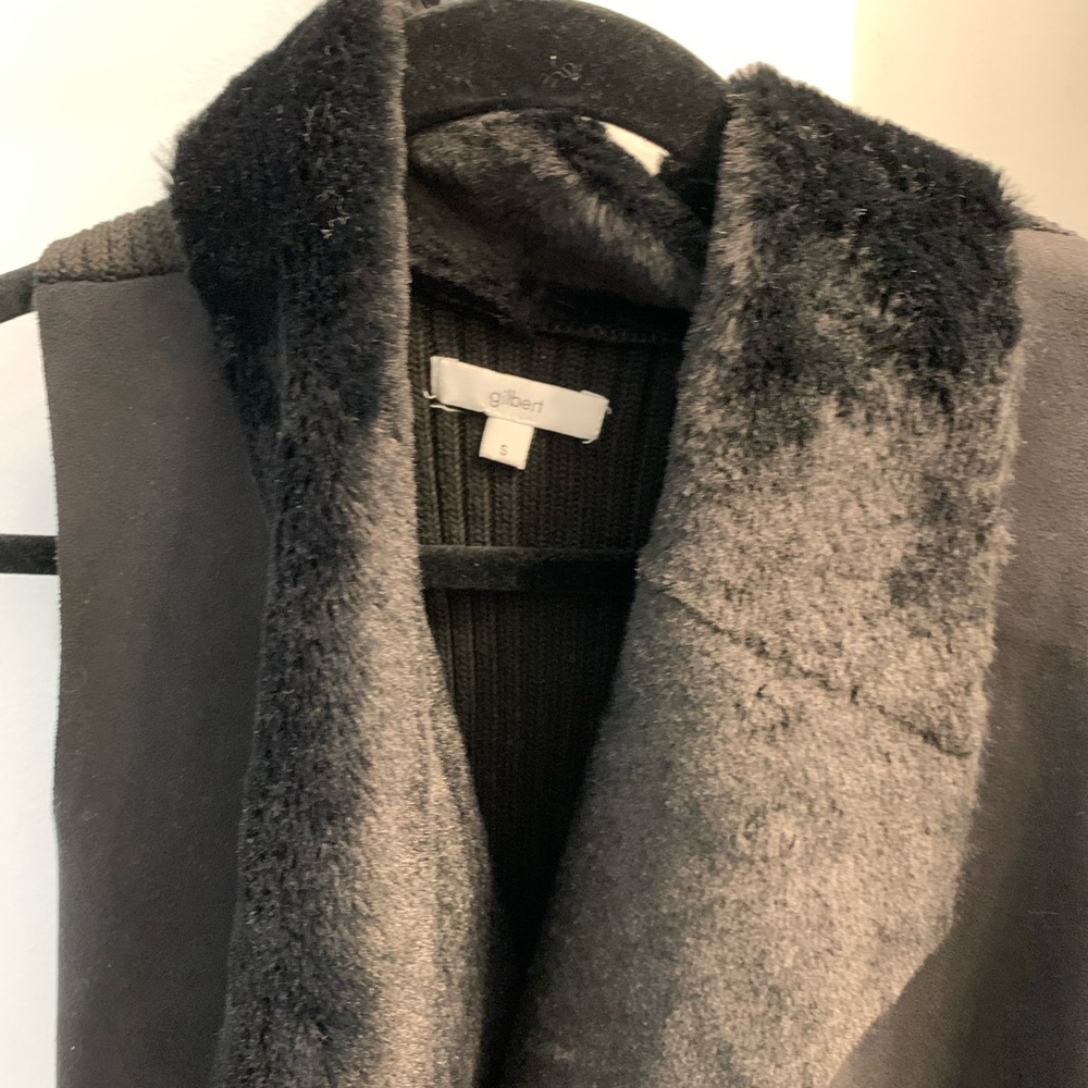 Gilbert black vest